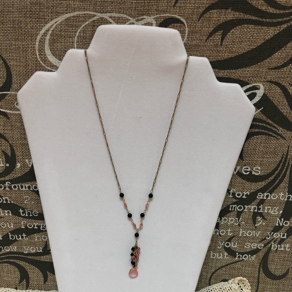 Vintage Petite Black and pink beaded necklace - Picture 4 of 5